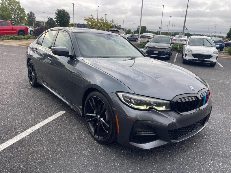 BMW 3 Series Vehicle Image 02