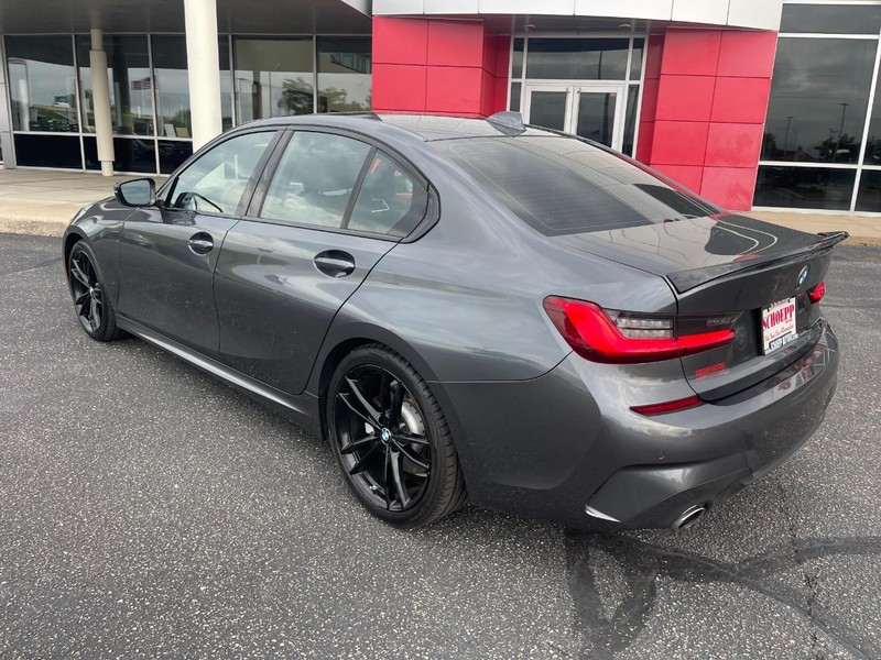 BMW 3 Series Vehicle Image 04