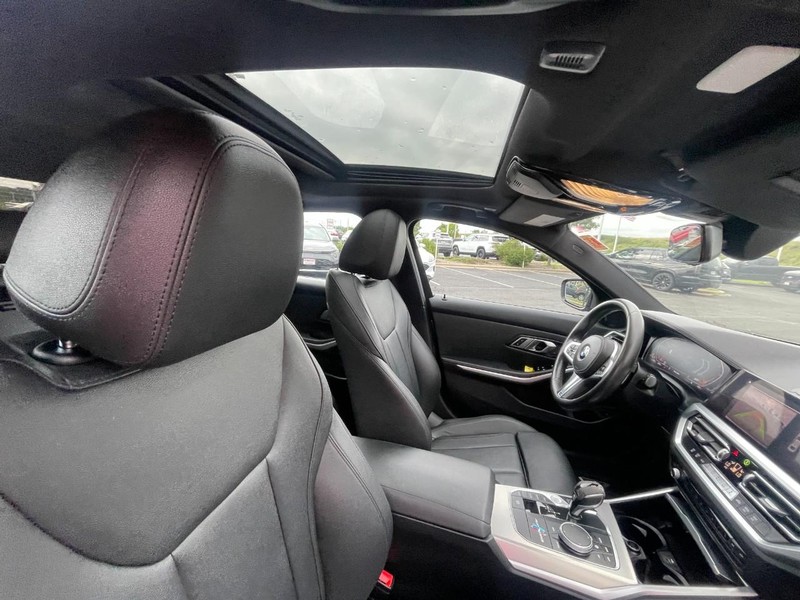 BMW 3 Series Vehicle Image 10