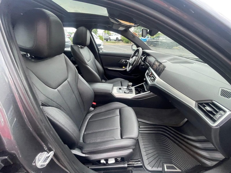 BMW 3 Series Vehicle Image 11