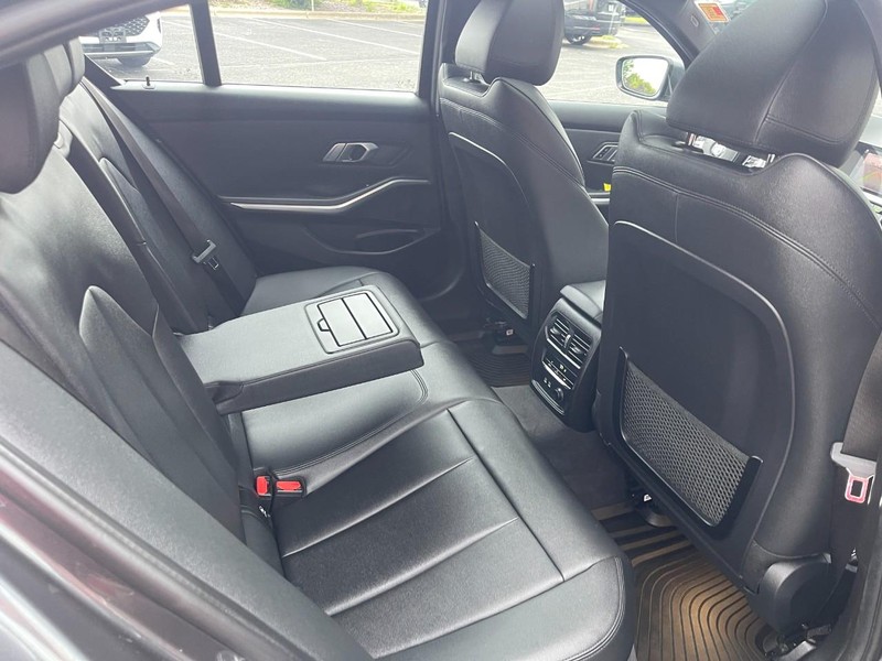 BMW 3 Series Vehicle Image 13