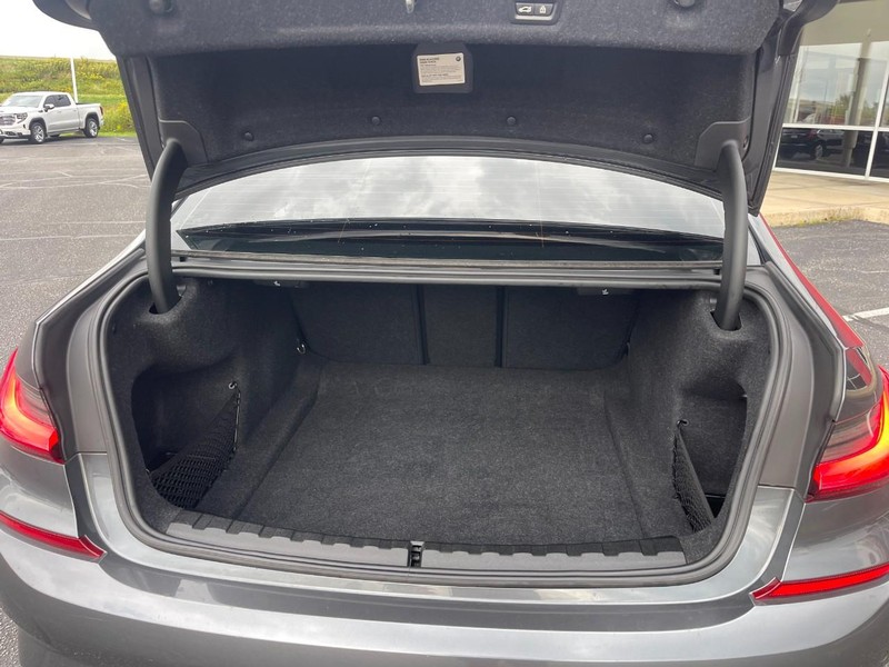 BMW 3 Series Vehicle Image 16