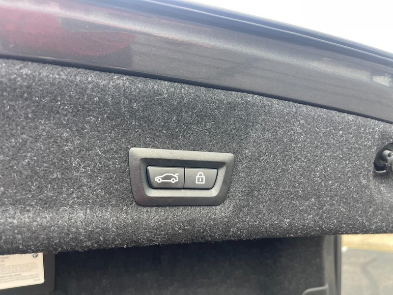 BMW 3 Series Vehicle Image 17