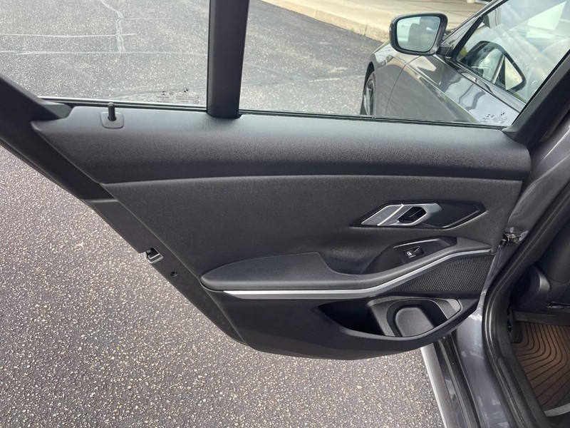 BMW 3 Series Vehicle Image 19