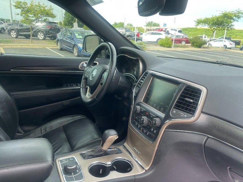 Jeep Grand Cherokee Vehicle Image 02