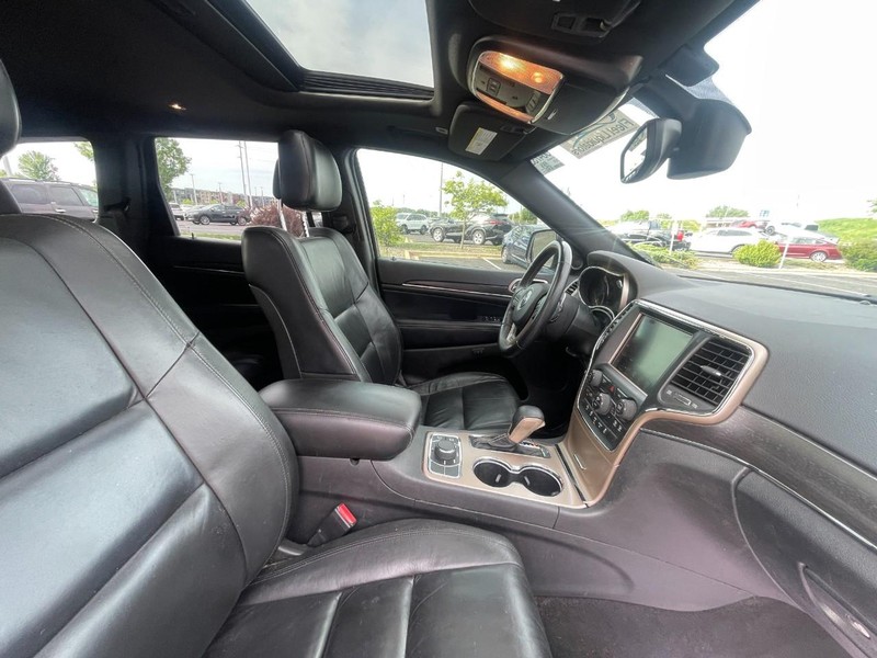 Jeep Grand Cherokee Vehicle Image 04
