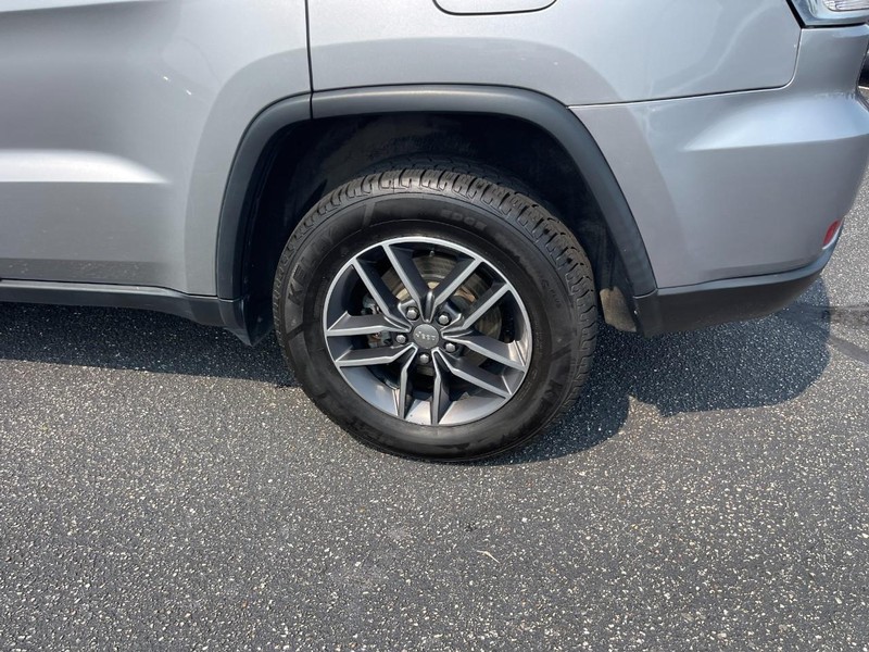 Jeep Grand Cherokee Vehicle Image 09