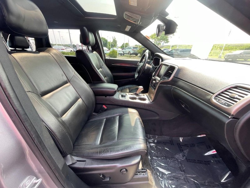 Jeep Grand Cherokee Vehicle Image 12