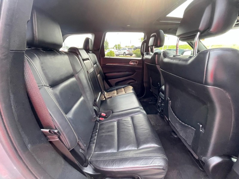 Jeep Grand Cherokee Vehicle Image 14