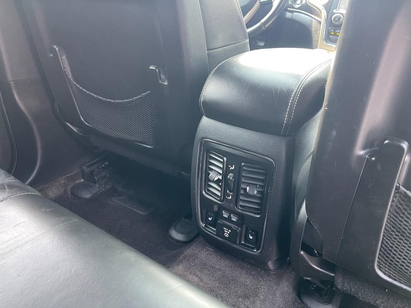 Jeep Grand Cherokee Vehicle Image 15