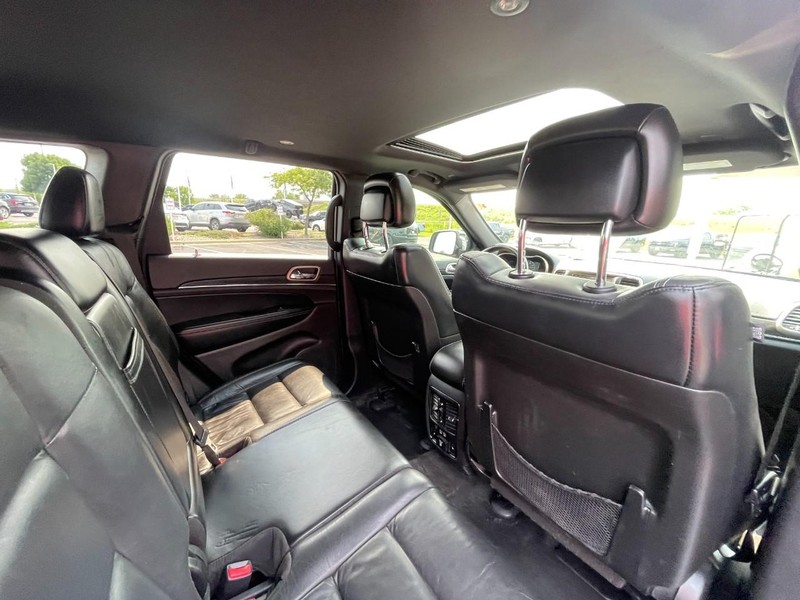 Jeep Grand Cherokee Vehicle Image 16