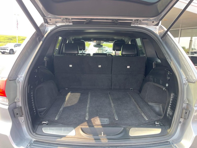 Jeep Grand Cherokee Vehicle Image 18