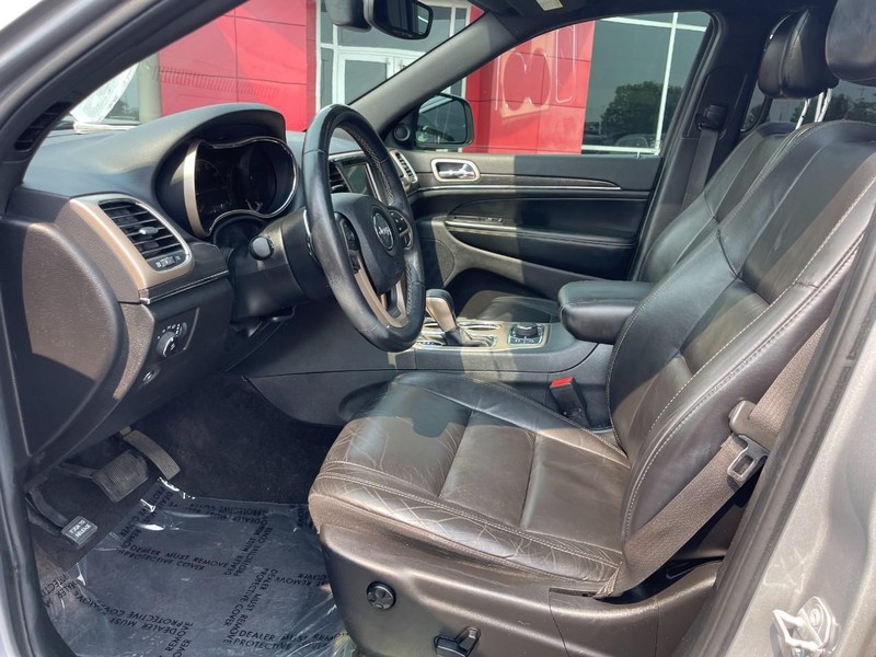 Jeep Grand Cherokee Vehicle Image 22