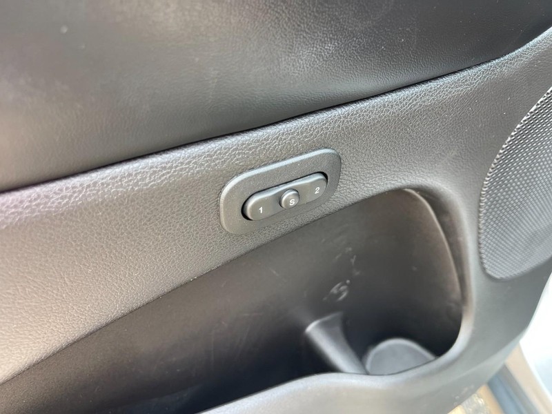 Jeep Grand Cherokee Vehicle Image 24