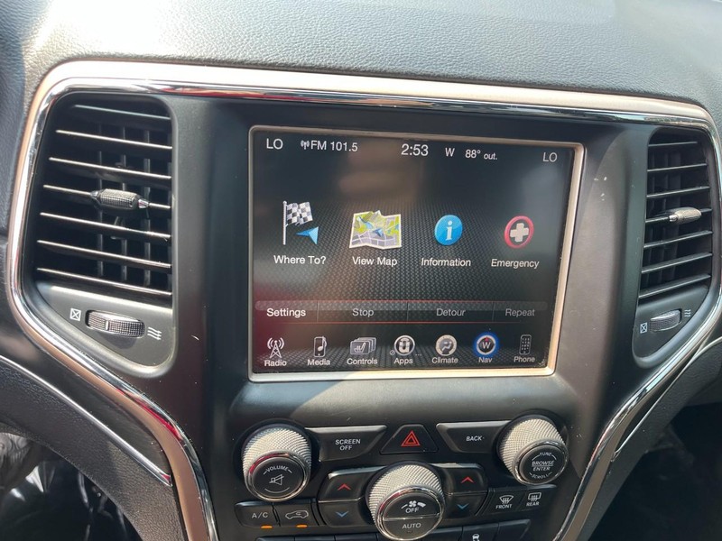 Jeep Grand Cherokee Vehicle Image 35