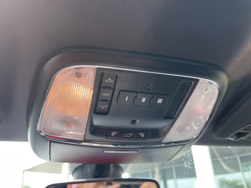 Jeep Grand Cherokee Vehicle Image 37