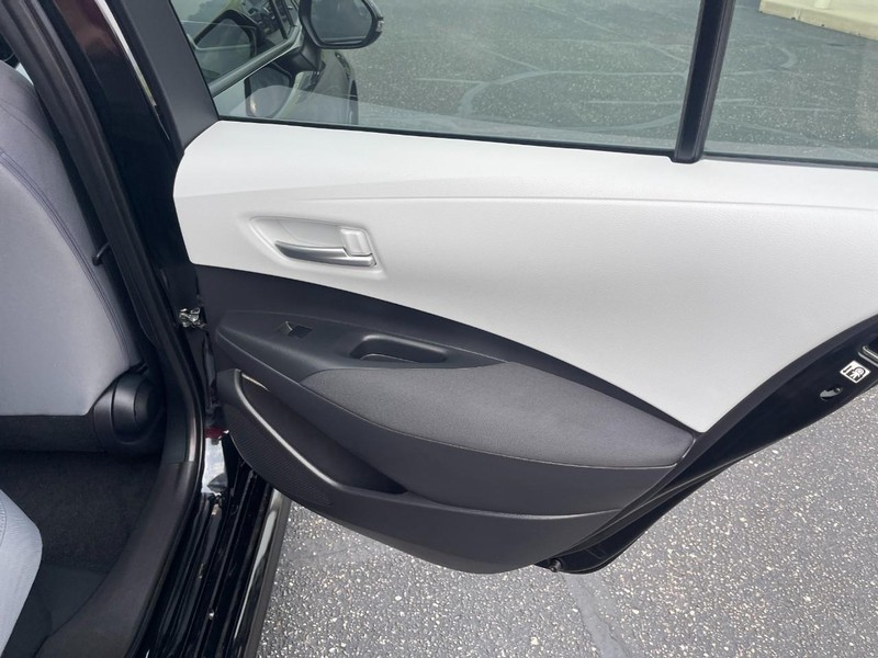 Toyota Corolla Vehicle Image 14