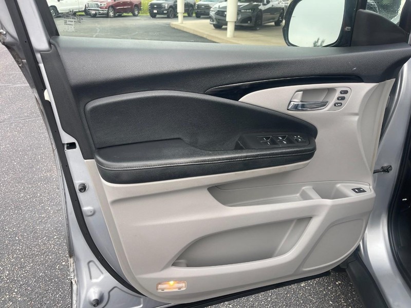 Honda Pilot Vehicle Image 24