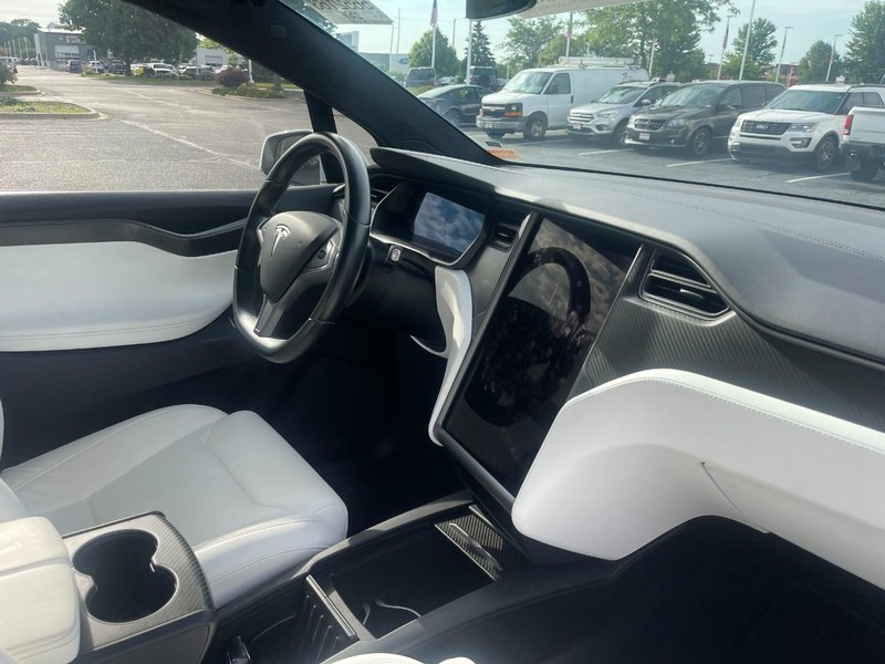 Tesla Model X Vehicle Image 04