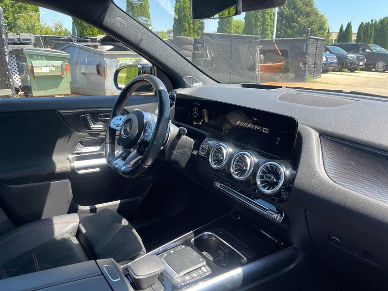 Mercedes-Benz GLA Vehicle Image 02