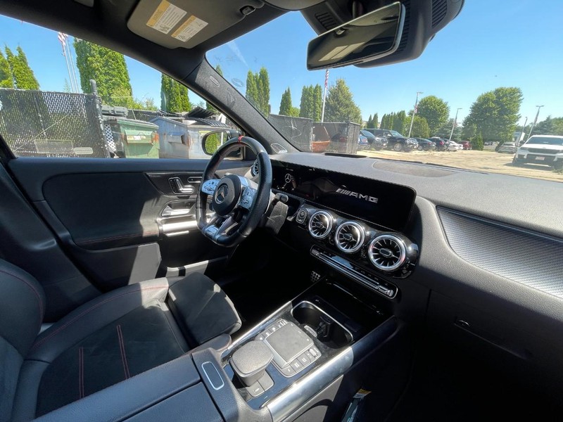 Mercedes-Benz GLA Vehicle Image 05