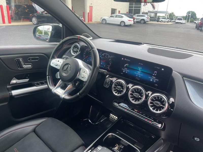 Mercedes-Benz GLA Vehicle Image 06