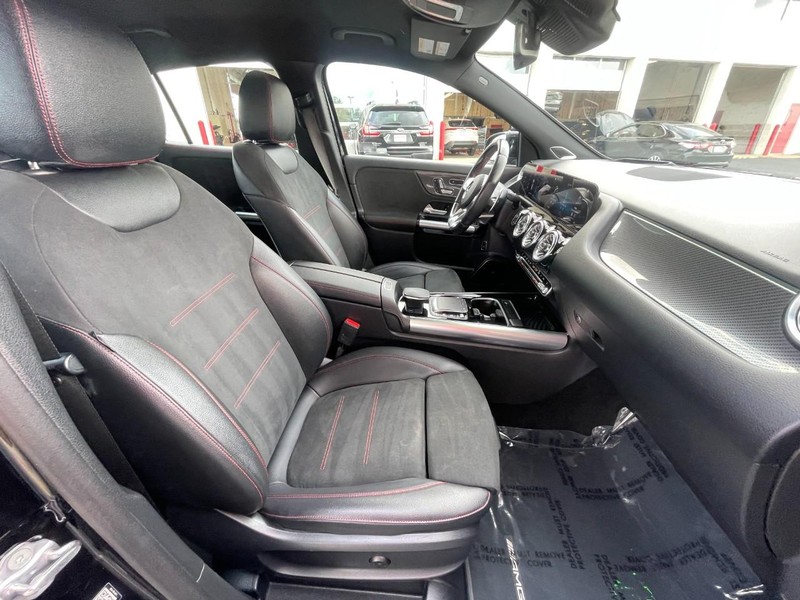 Mercedes-Benz GLA Vehicle Image 07
