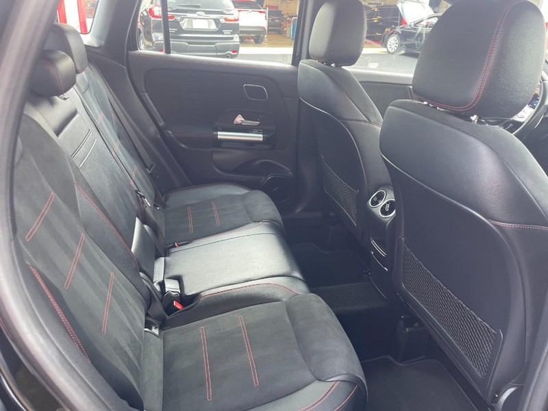 Mercedes-Benz GLA Vehicle Image 10