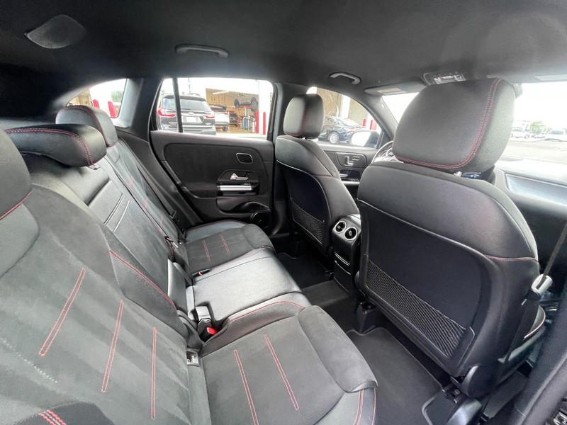 Mercedes-Benz GLA Vehicle Image 11