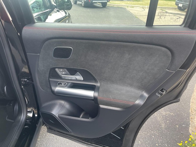 Mercedes-Benz GLA Vehicle Image 12
