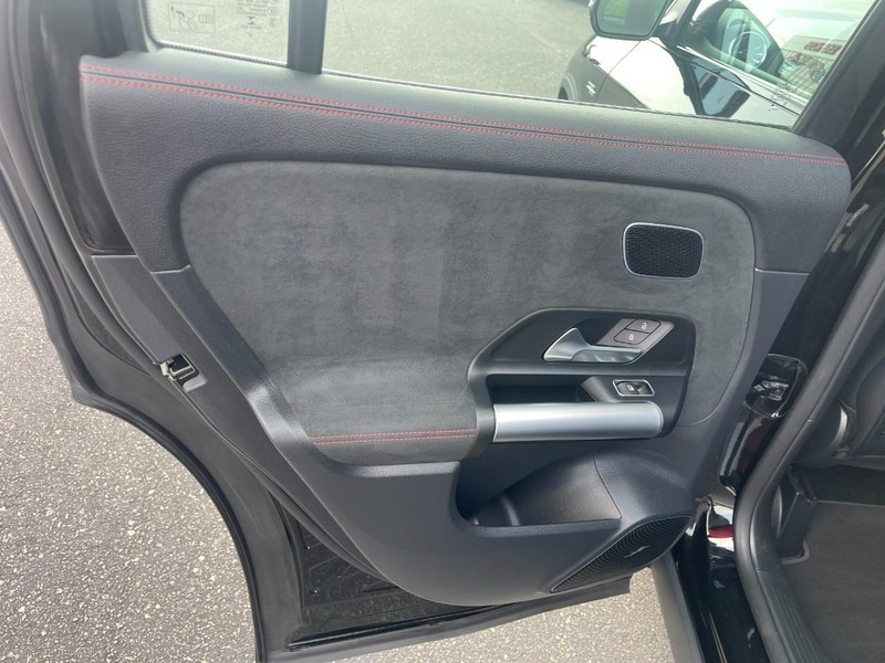Mercedes-Benz GLA Vehicle Image 16