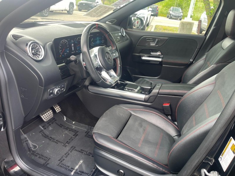 Mercedes-Benz GLA Vehicle Image 17