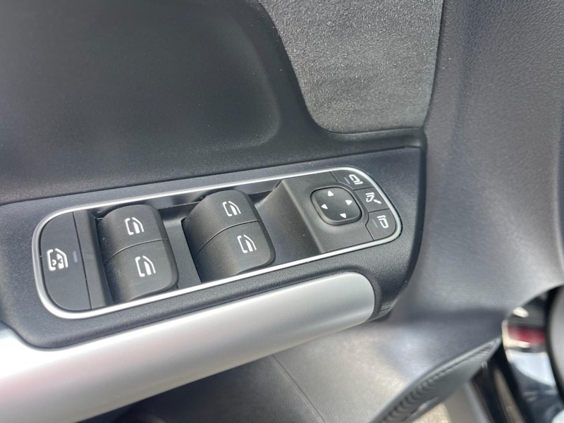 Mercedes-Benz GLA Vehicle Image 20