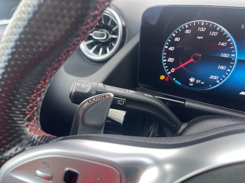 Mercedes-Benz GLA Vehicle Image 25
