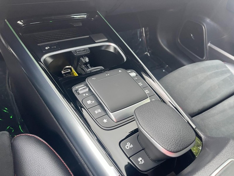 Mercedes-Benz GLA Vehicle Image 28