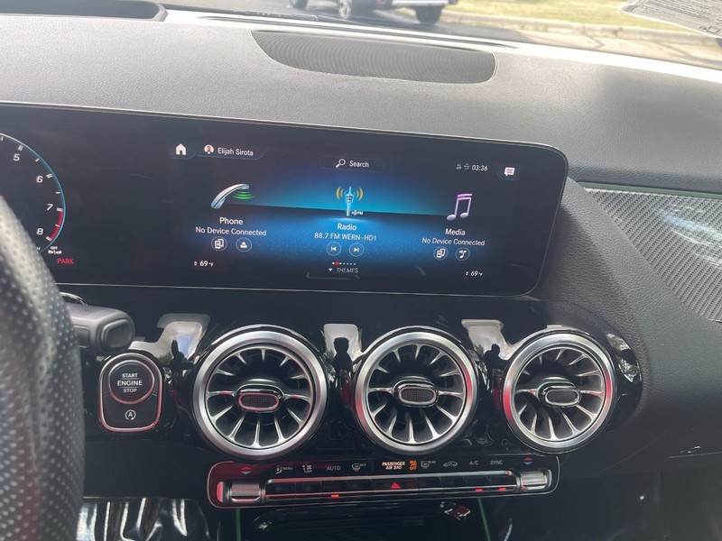 Mercedes-Benz GLA Vehicle Image 29