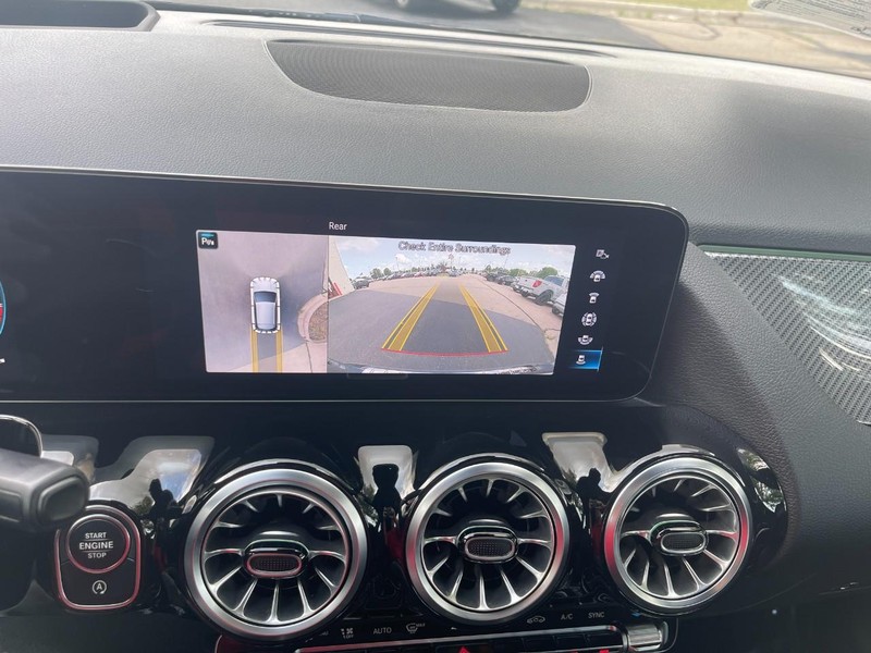 Mercedes-Benz GLA Vehicle Image 30