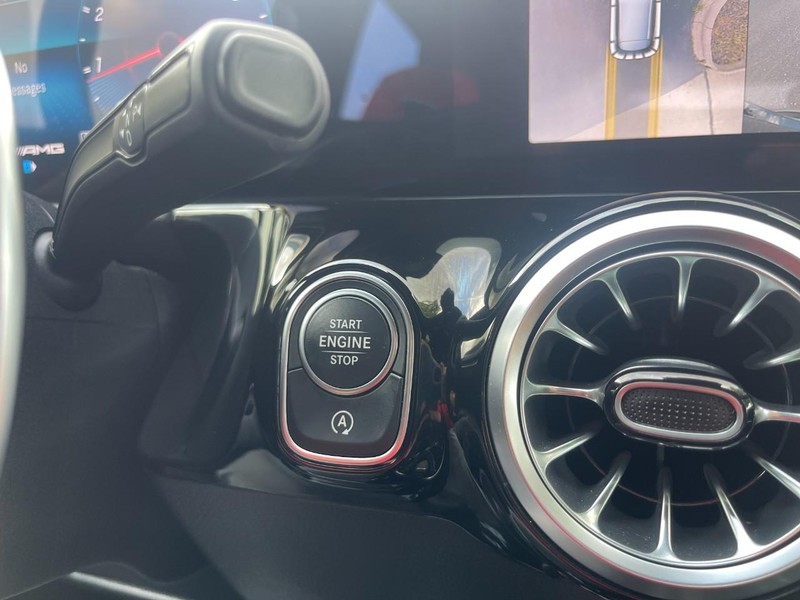 Mercedes-Benz GLA Vehicle Image 33