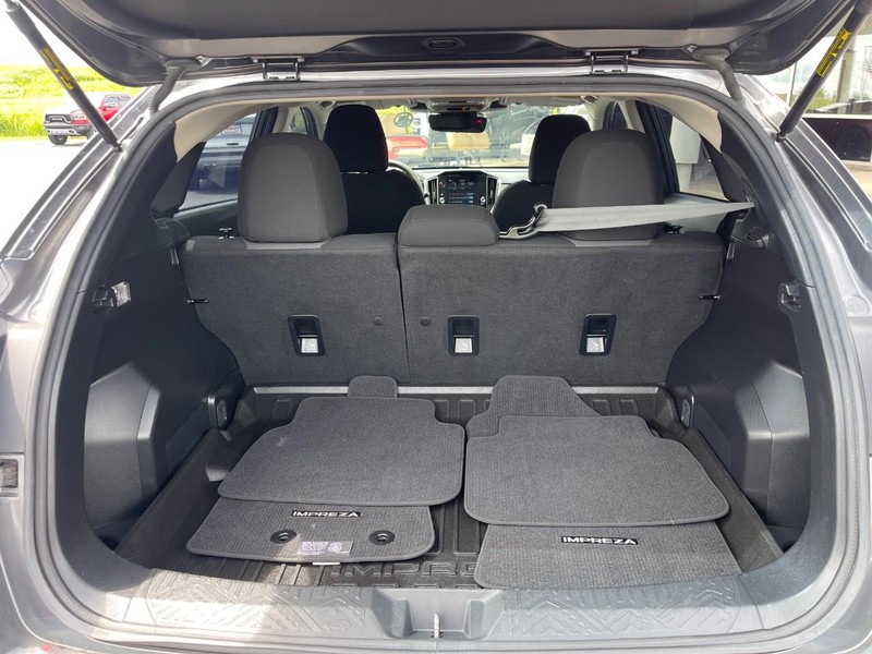 Subaru Impreza Vehicle Image 12