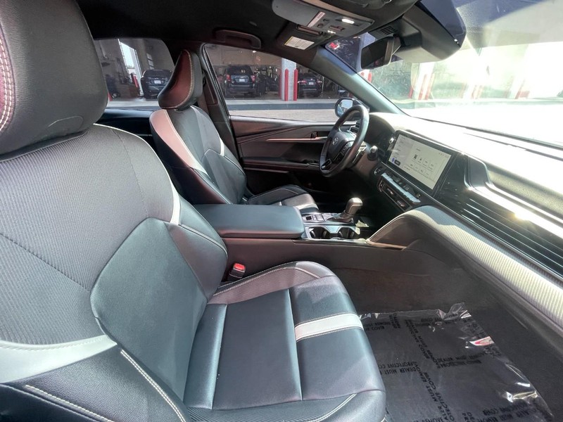Toyota Camry Vehicle Image 10