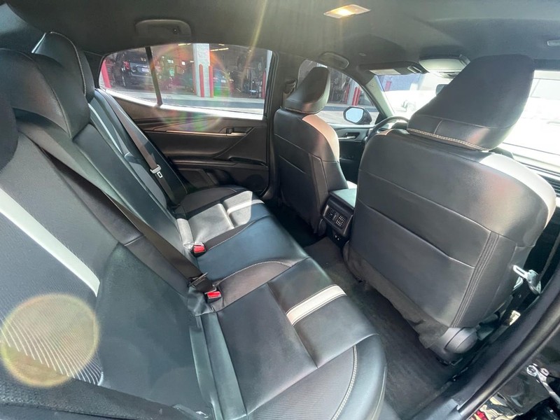 Toyota Camry Vehicle Image 12