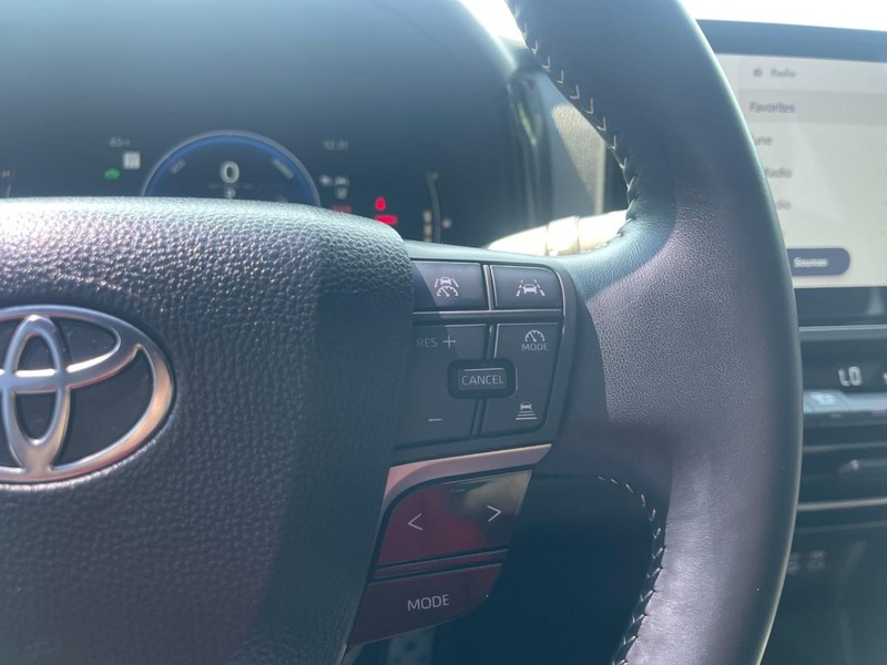 Toyota Camry Vehicle Image 23