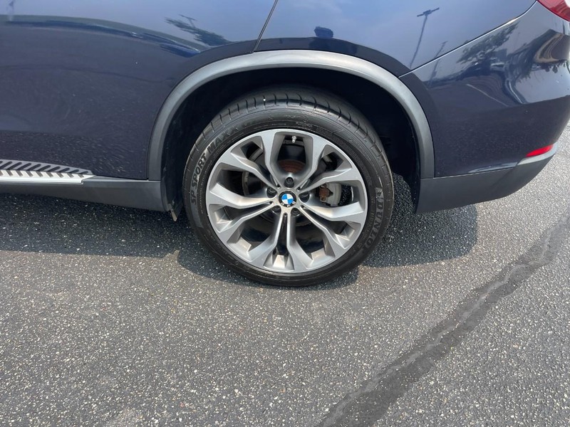BMW X5 Vehicle Image 05