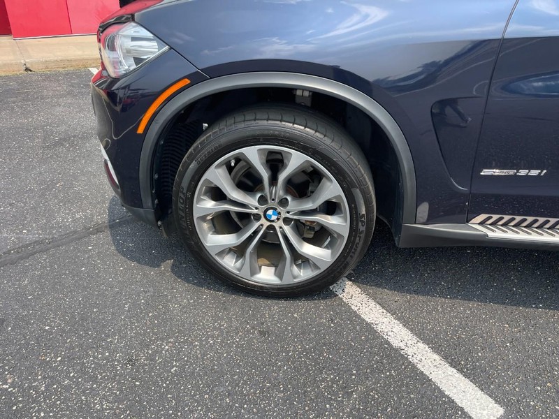 BMW X5 Vehicle Image 06