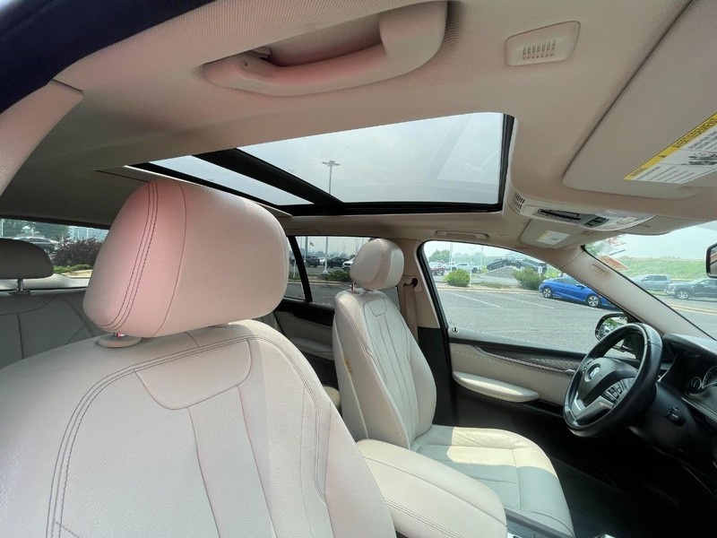 BMW X5 Vehicle Image 10