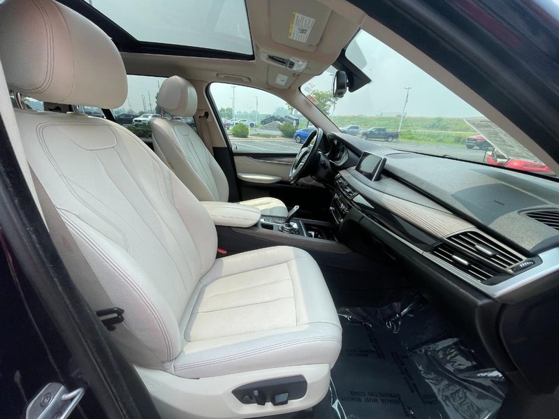 BMW X5 Vehicle Image 11