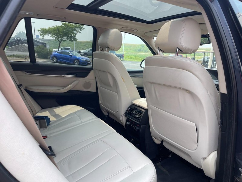 BMW X5 Vehicle Image 13