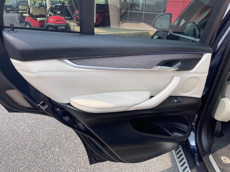 BMW X5 Vehicle Image 18