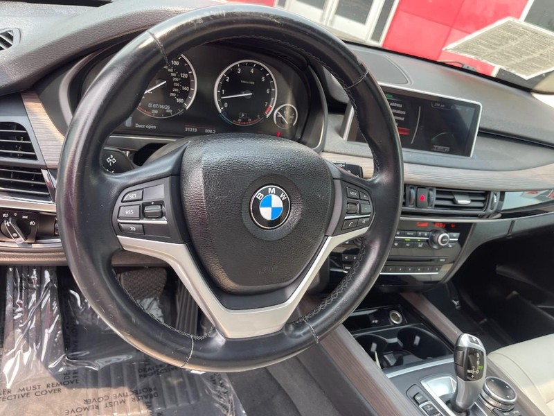 BMW X5 Vehicle Image 23