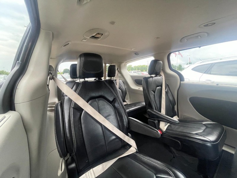 Chrysler PACIFICA T Vehicle Image 04